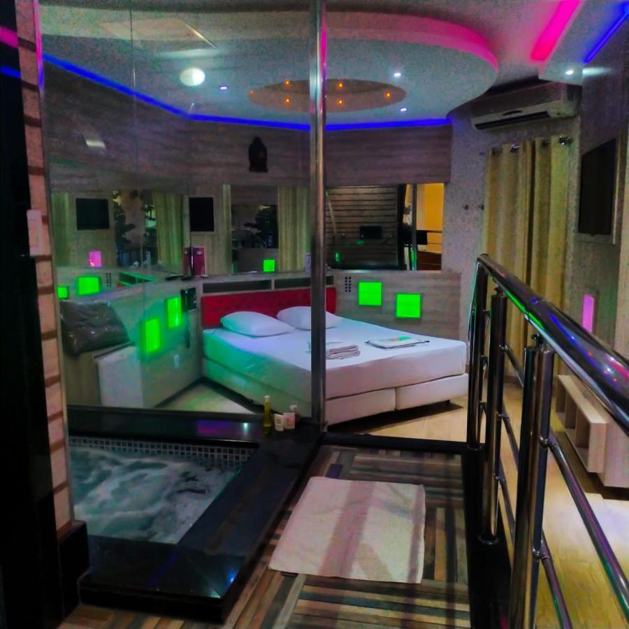 Hotel do amor Motel Over Night *