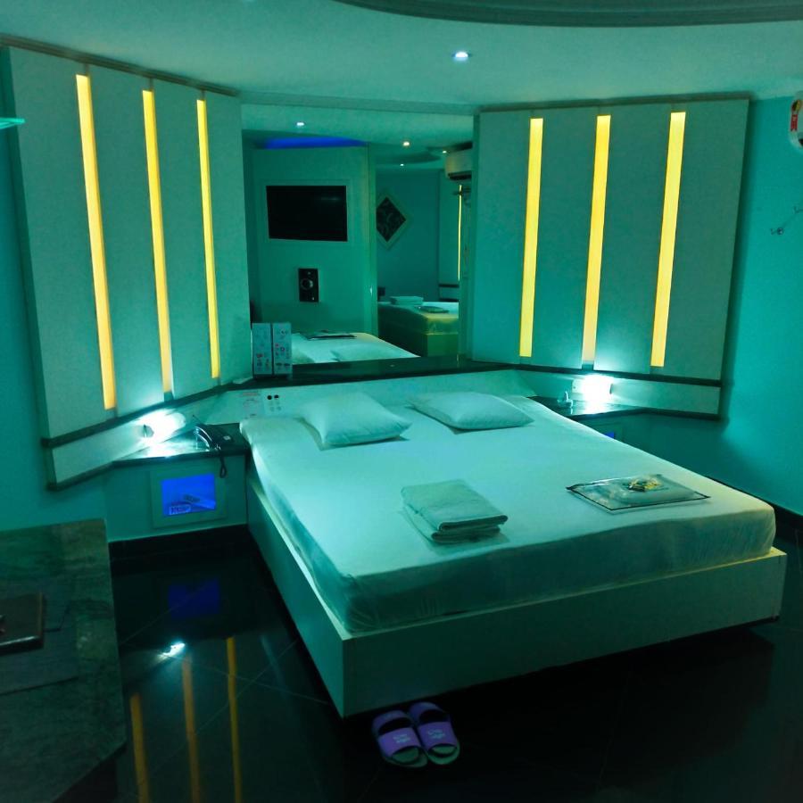Hotel do amor Motel Over Night