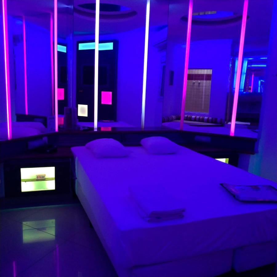 Hotel do amor Motel Over Night