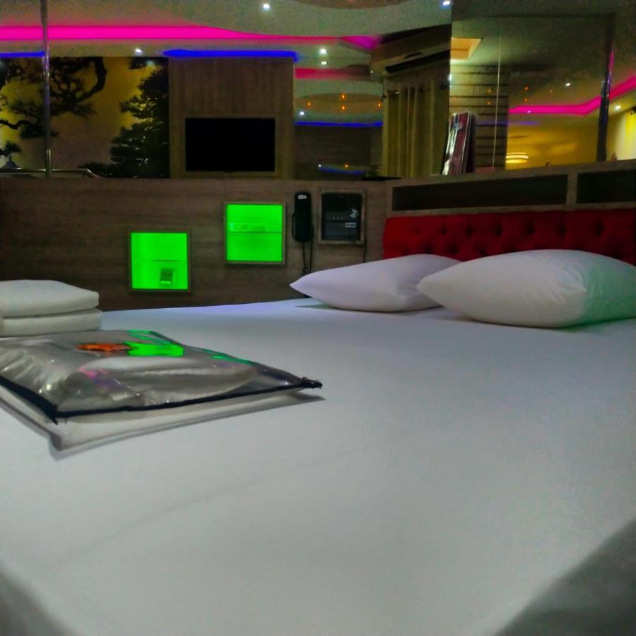 Hotel do amor Motel Over Night *